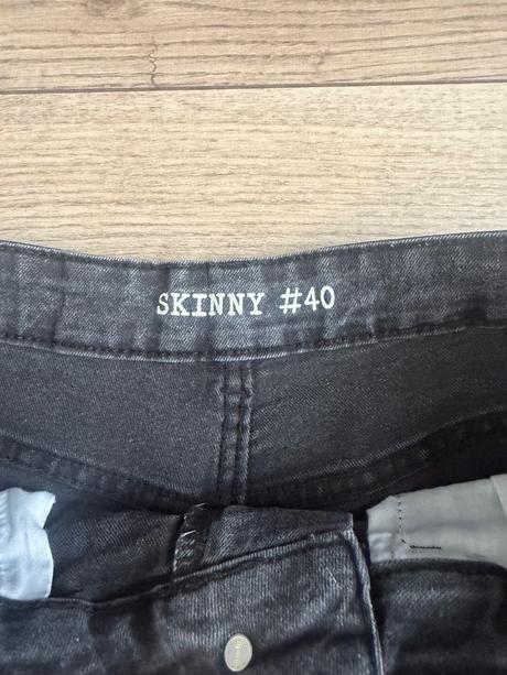 Čierne kraťasy, 40