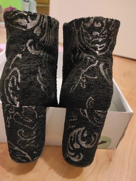 Zaujímavé kotníkové čižmičky, 39