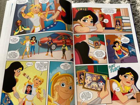 Dc superhrdinky léto na olympu,