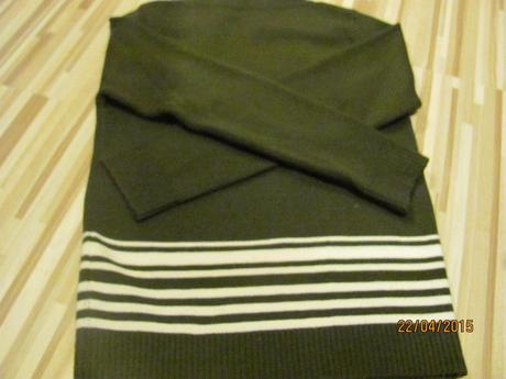 Svetrík s listami a kamienkami, l