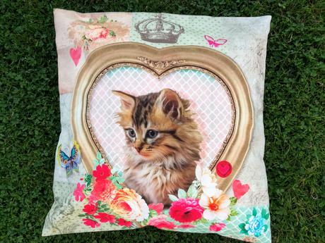 Obliečka na vankúš s mačkou.,