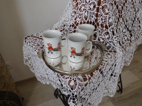Retro šálky vianočné 3 kusy porcelán,, 