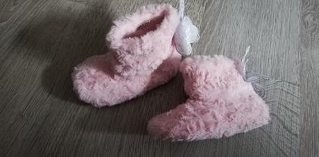 Papuce s motylmi, 26