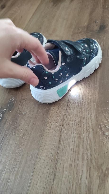 Dievčenské tenisky, 25