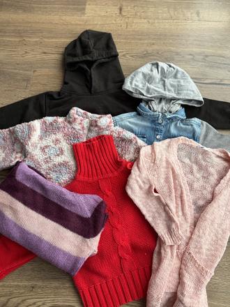 Svetríky/ mikinky, 104