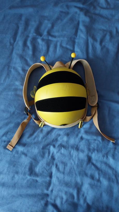 Batoh včielka,