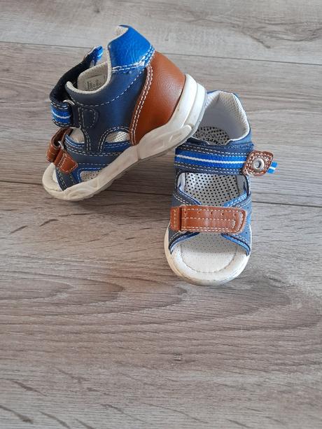 Sandálky z deichmannu, 22