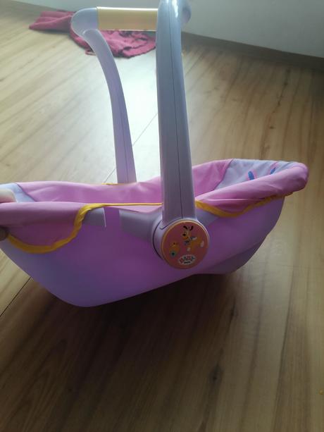 Nosic a autosedacka baby born, 