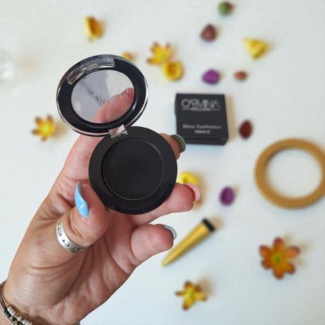 Očný tieň - čierny,