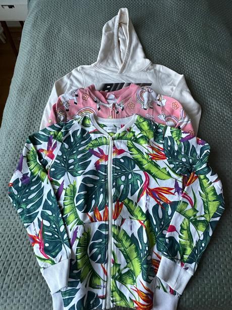 Tričká, legíny,šaty, mikiny - mix oblečenia, 140–152