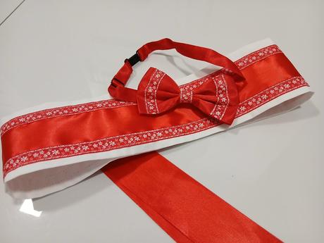 Folklórny  opasok a motýlik, 