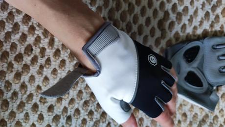 Profesionálne polprstové cyklistické fitness rukav, 