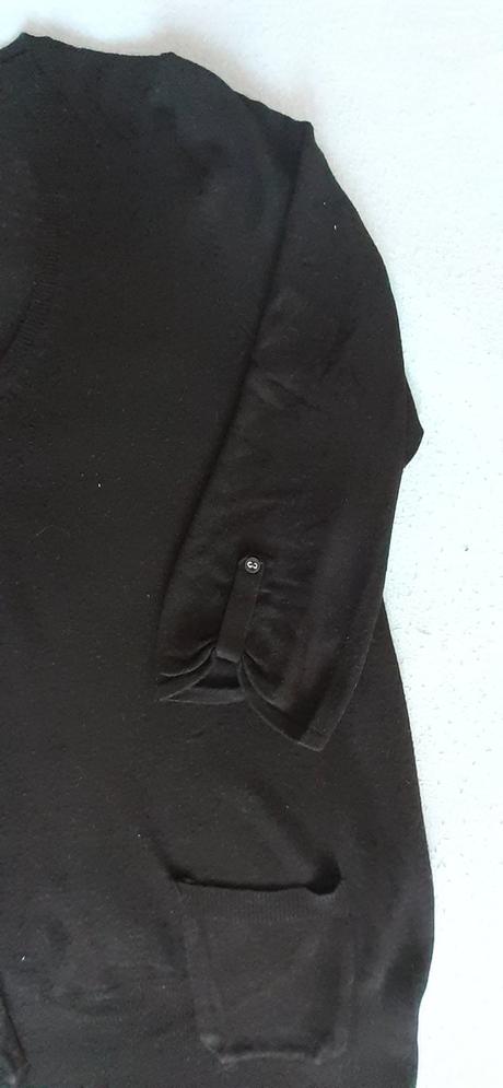 Balík oblečenia čiernej farby, 42