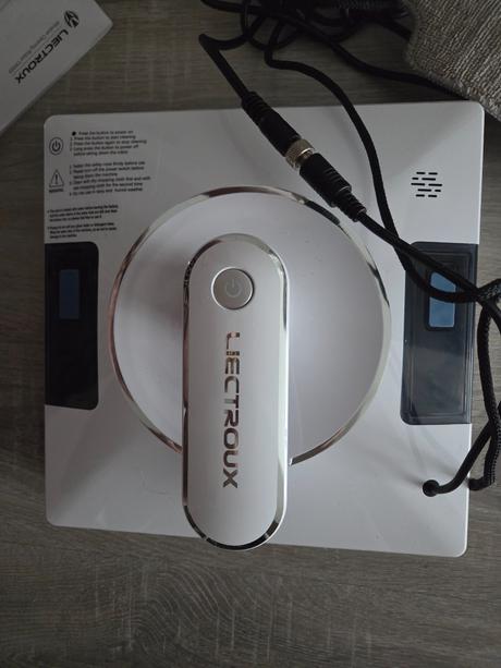 Robotický umývač okien,