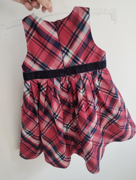 Šaty bez rukavov, 86