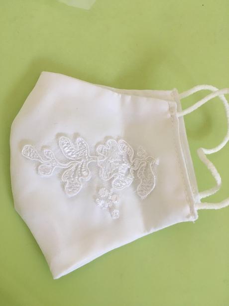 Čelenka sviatočná a rúško, 