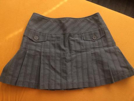 Mini sukňa, 34