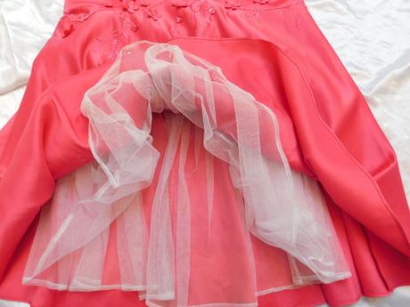 Velmi pekne kvalitne slavnostne saty, 38