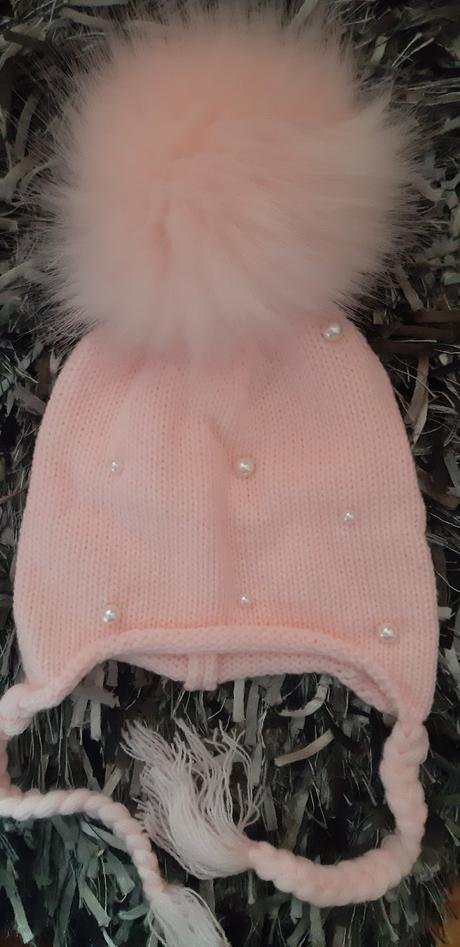 Zimná čiapka s brmbolcom, <50