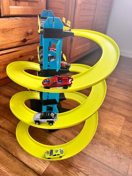 Garáž na autíčka,