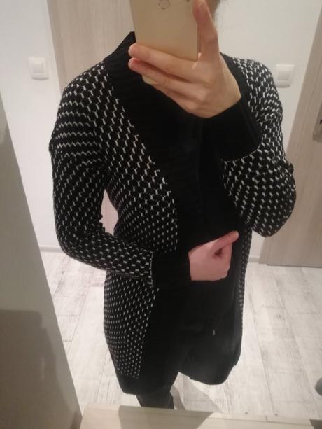 Čierno-biely sveter john cabot, s