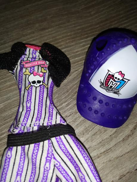 Monster high baseball outfit, 
