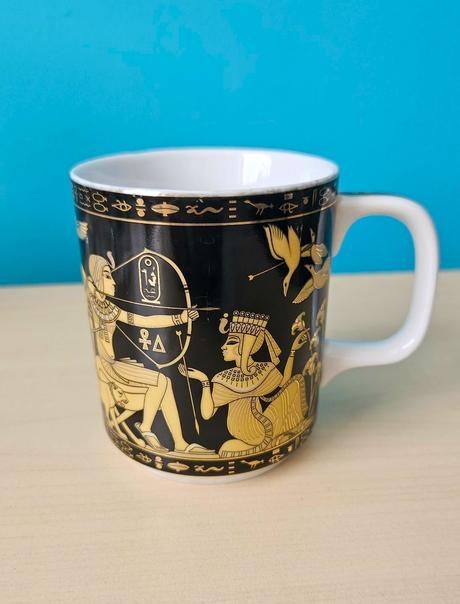 Štýlový hrnček s egyptským motívom, 