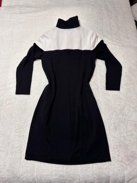 Športové šaty s nápisom a s vreckami zn. magenta, l / m