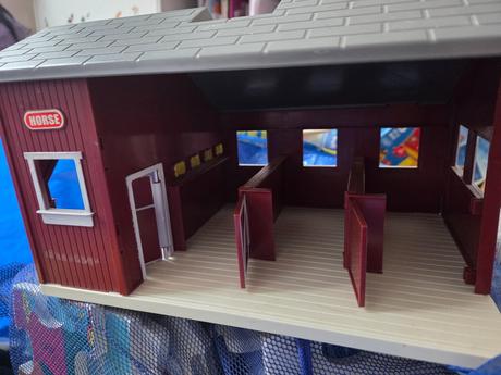 Domček pre babiky a stajne, 