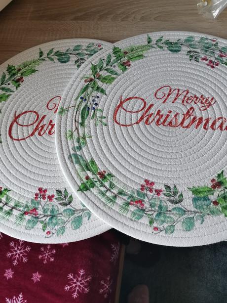 2 podložky, 5ks dezertny tanierik, 