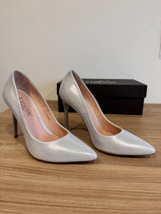 Strieborné lodičky, 35