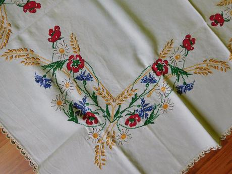 Vidiecký -ručne vyšívaný set obrusov-122x135cm,, 