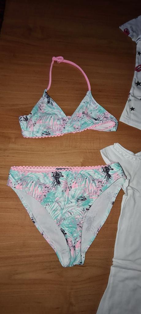 Tričká, sukňa a plavky, 122–134