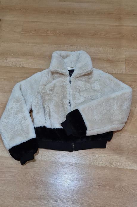 Kožúšok, pull&bear,s