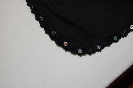 Cierna bluzka s koralkami, s