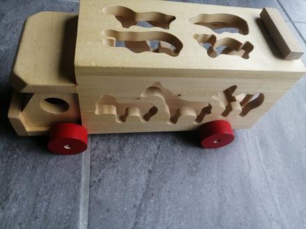 Bino drevena vkladačka kamion a zvieratka,