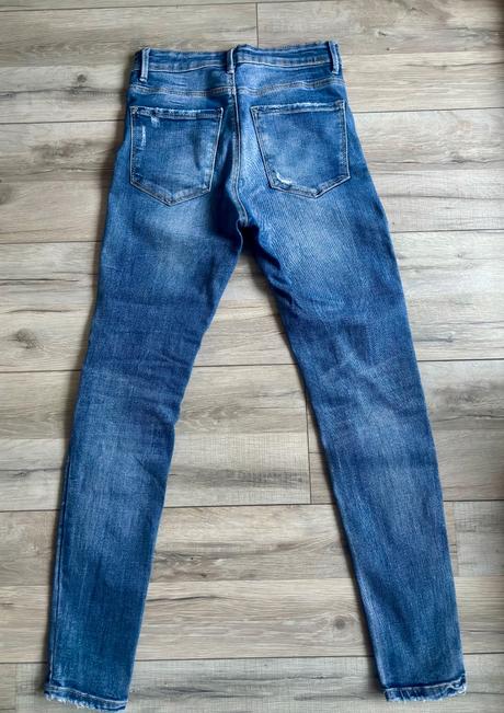 Modré roztrhané rifle, stradivarius,s