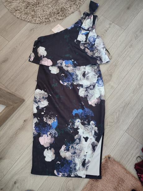 Krásne príležitostné šaty z asosu, 40