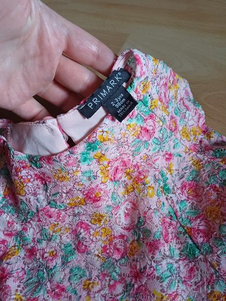 Krasne farebne cipkovane saty, primark,98