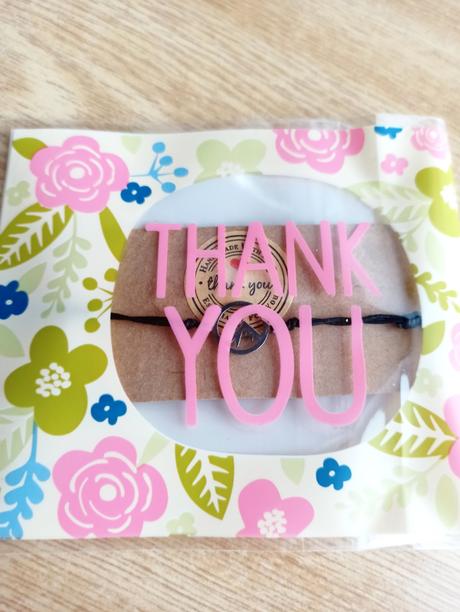 Náramok s posuvnými uzlíkmi, 