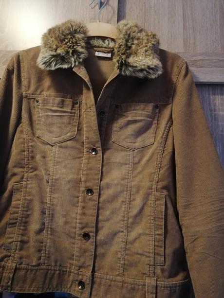 Mencestrova bundička biaggini, 38