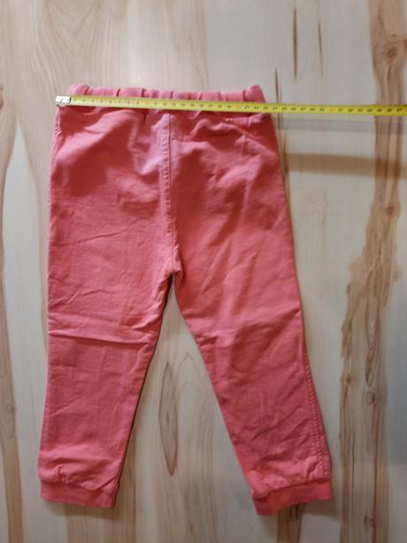 Tenké tepláčky s obláčikmi, 98