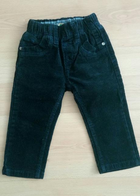 Čierne džínsové nohavice, 92