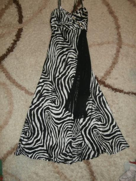 Spoločenske dlhe šaty, 44