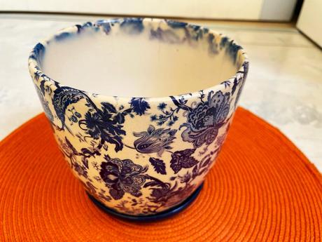 Zaujímavý črepník,