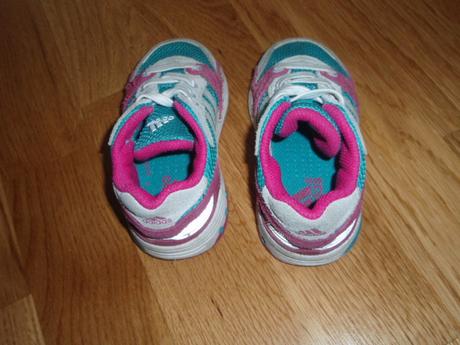 Tenisky adidas, 22