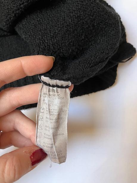 Dámsky čierny svetrík, s