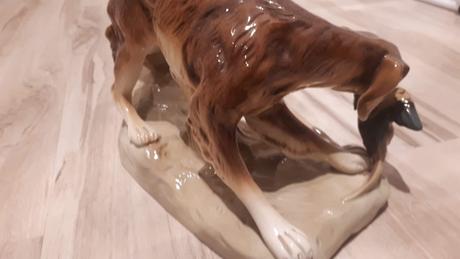 Krásna retro starožitná porcelánová dekorácia pes,