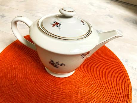 Starožitná porcelánová konvica, 