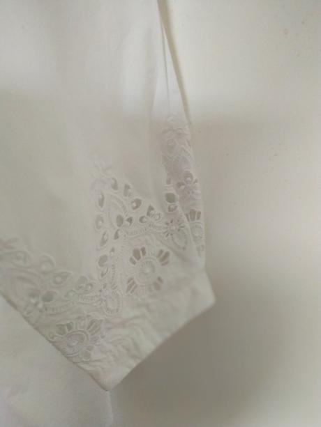 Biela blúzka s výšivkou, 38